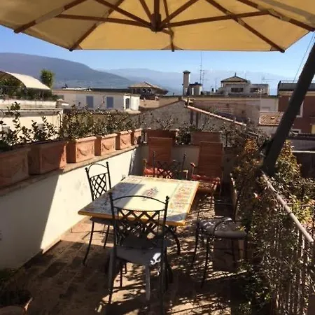 Rooftop In Medieval Italian City Διαμέρισμα *